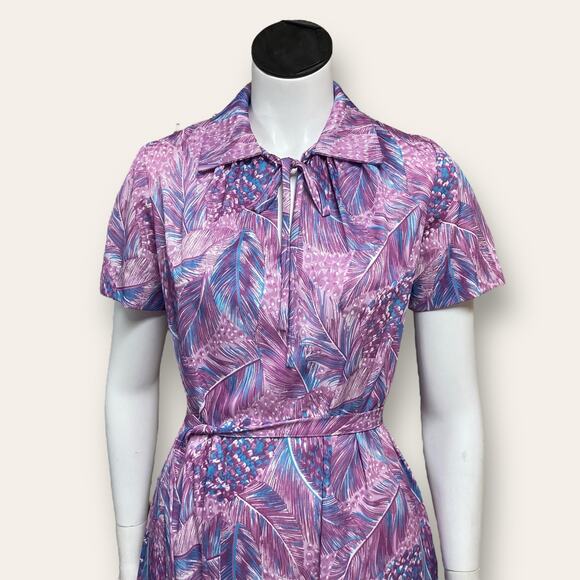 Vtg 70s shift dress w/ matching waist tie. Size 6 - Picture 9 of 9